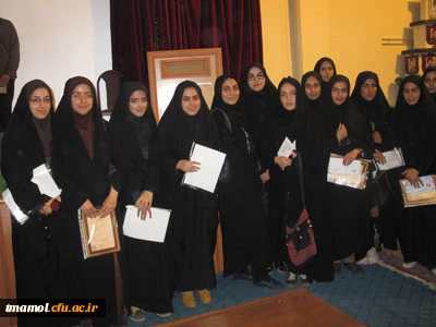 دریافت هدیه دانشجویان برتر مسابقات فرهنگی