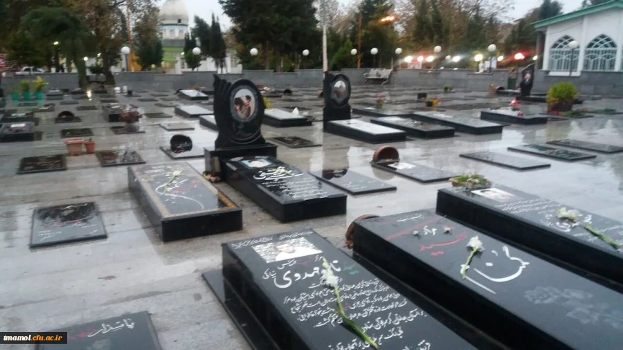 حضور دانشجویان در گلزار شهدا امامزاده ابراهیم علیه السلام در روز اربعین حسینی