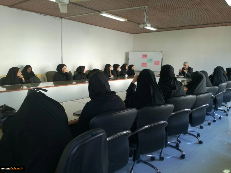 برگزاری کارگاه آموزشی تعامل با دانش آموزان