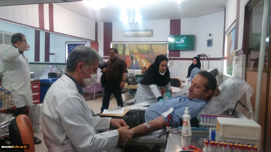 اهداء خون توسط همکاران و دانشجویان