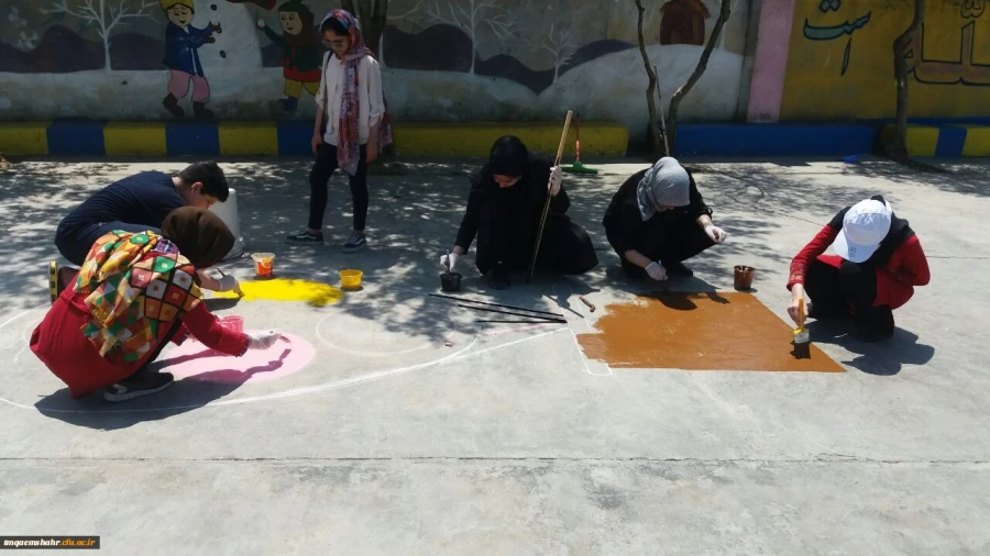 لبخند رضایت دانش آموزان از حضور جهادگران مرکز حضرت فاطمه (س) قائمشهر درمدرسه زمردیان 2